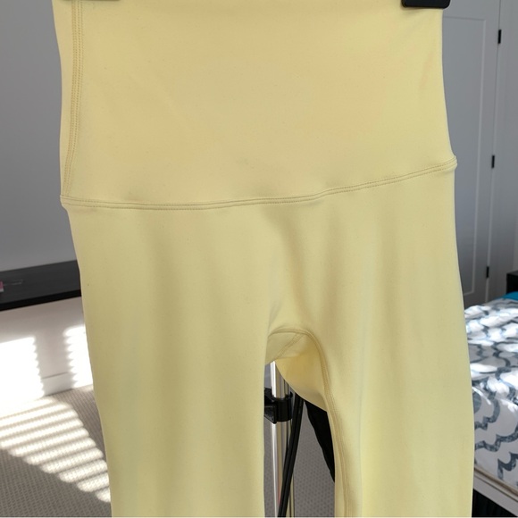 First Health Apparel Performance Leggings 28’ Colour Blonde Size 2 - Picture 5 of 8